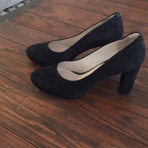 🎉closet clear out! 🎉Black suede Clark’s heels